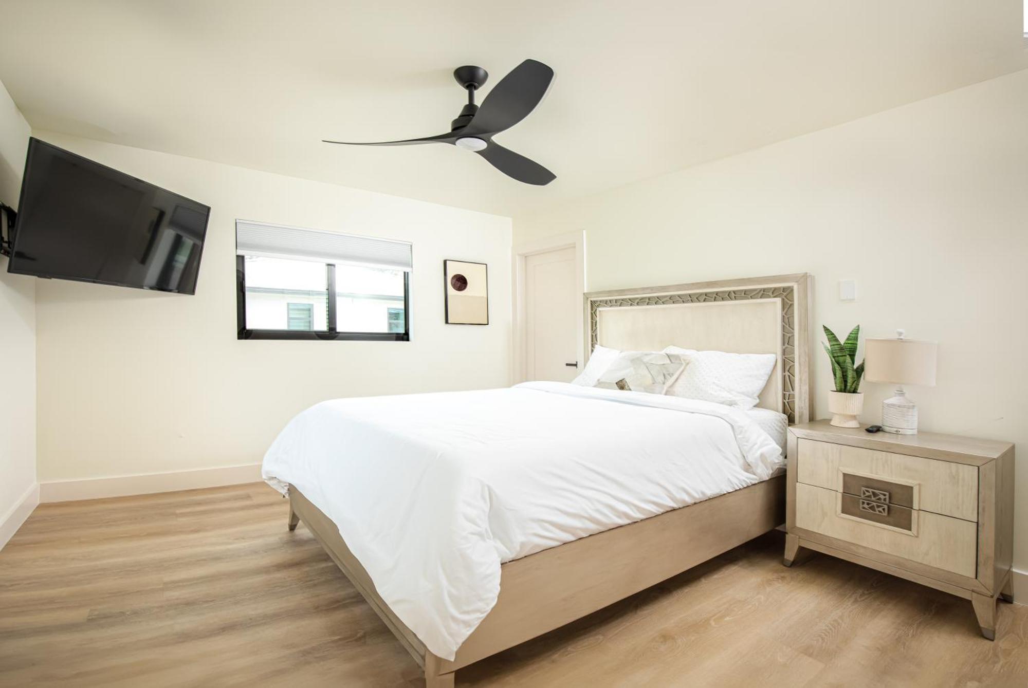 Black Vanilla - Stylish Symphony 3Miles Downtown North North Naples Exterior foto